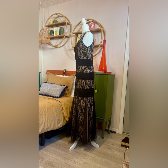 Candalite Black and Tan Sleeveless V-Neck Formal Maxi Gown - Picture 5 of 8